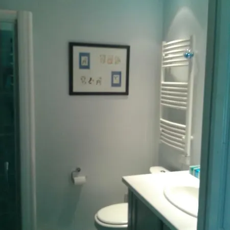 Florida לינה וארוחת בוקר 4*